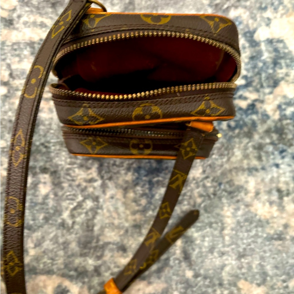 Louis vuttion crossbody